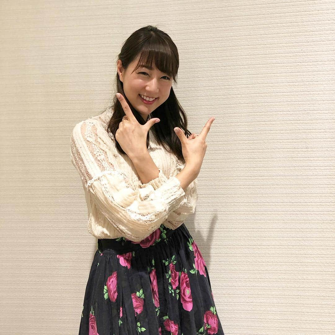 佐々木もよこさんのインスタグラム写真 - (佐々木もよこInstagram)「番組からもお知らせがありましたが、﻿ 来週のキラスタに出演します😊💕💕﻿ ﻿ 月水の2日間！🥰﻿ ﻿ 三浦祐太朗さん、中山貴大さんとお届けします❗️﻿ ﻿ たのしみ〜🐰🐶💖✨﻿ ﻿ キラスタもカメパと同じく公開生放送ですので、﻿ お時間ござるっしゃる方は是非是非、大宮アルシェ5階まで応援にきてくださらば、本当にありがたき思いを噛み締めてがんばれますのでよろしくお願申し上げました！☺️❤️✨🍕﻿ ﻿ ﻿ ▶︎▶︎swipeでおふざけもよこww﻿ ﻿ ﻿ ﻿ ﻿ #ファッション#花柄スカート#ハーフアップ#キラスタ#ラジオ#fashion#ootd#radio#beauty#fashions #amerivintage」1月25日 20時50分 - moyoko_atom