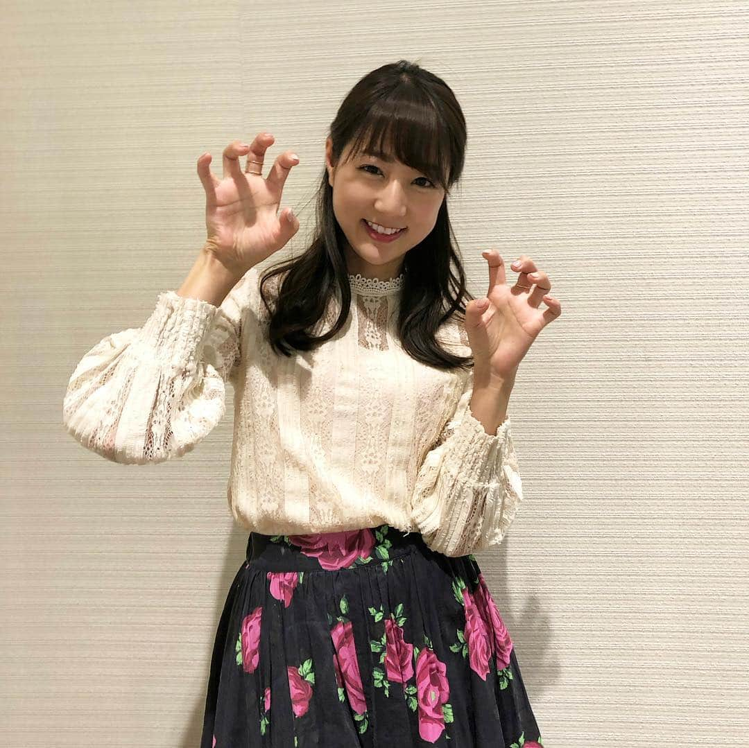 佐々木もよこさんのインスタグラム写真 - (佐々木もよこInstagram)「番組からもお知らせがありましたが、﻿ 来週のキラスタに出演します😊💕💕﻿ ﻿ 月水の2日間！🥰﻿ ﻿ 三浦祐太朗さん、中山貴大さんとお届けします❗️﻿ ﻿ たのしみ〜🐰🐶💖✨﻿ ﻿ キラスタもカメパと同じく公開生放送ですので、﻿ お時間ござるっしゃる方は是非是非、大宮アルシェ5階まで応援にきてくださらば、本当にありがたき思いを噛み締めてがんばれますのでよろしくお願申し上げました！☺️❤️✨🍕﻿ ﻿ ﻿ ▶︎▶︎swipeでおふざけもよこww﻿ ﻿ ﻿ ﻿ ﻿ #ファッション#花柄スカート#ハーフアップ#キラスタ#ラジオ#fashion#ootd#radio#beauty#fashions #amerivintage」1月25日 20時50分 - moyoko_atom