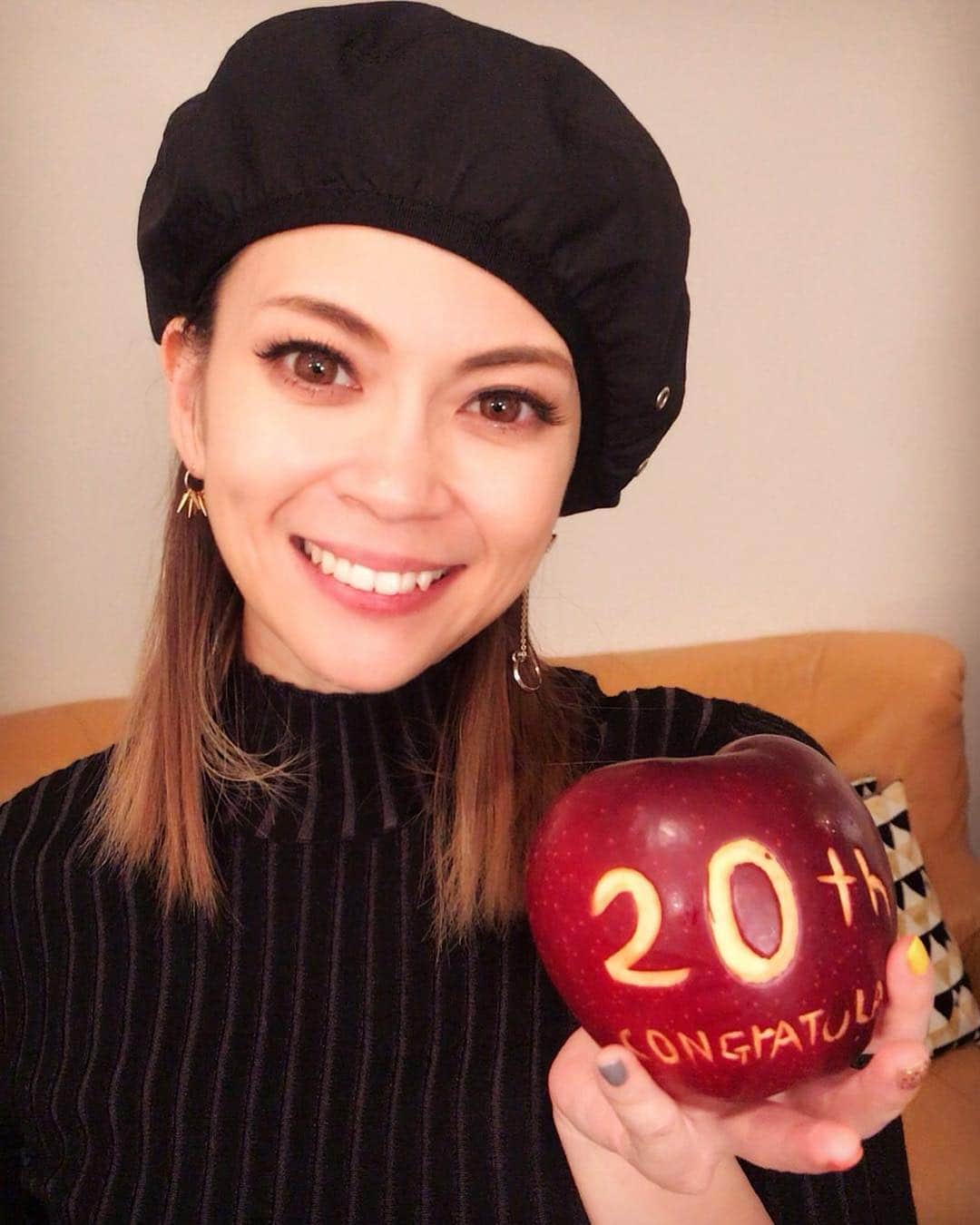 小柳ゆきのインスタグラム：「いつも応援してくださる皆様、ご関係者様へ . . 私、小柳ゆきは2018年いっぱいで長年お世話になりました事務所を辞め、独立した事をご報告させて頂きます。 . デビューから20年目を区切りに、新たな船出を決意し独立するに至りました。 . 私の歌を世に送り出し、沢山の方々に聴いて頂けるきっかけを作り、長年守って頂いた関係者の方々には本当に感謝しております。 . まだまだ手探りではありますが、自分自信、楽しみながら色んなことにチャレンジしていこうと思っております。 . これからも変わらぬご支援を賜りますようお願い申し上げます。 . . 小柳ゆき . . . Pavo Nix  http://www.pavo-nix.com」