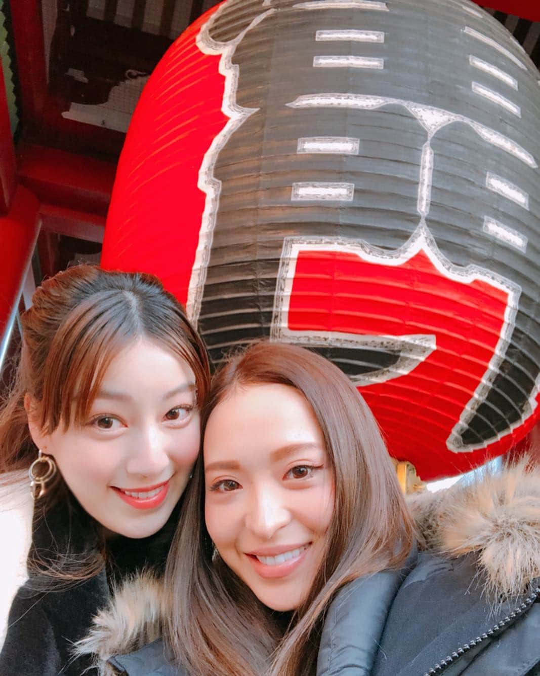 のインスタグラム：「今年も相方と初詣 行けてハピネス⛩🧡 . 相方にとっても 皆様にとっても実りのある一年に✨🕊✨ 愛してるぅ🌹」