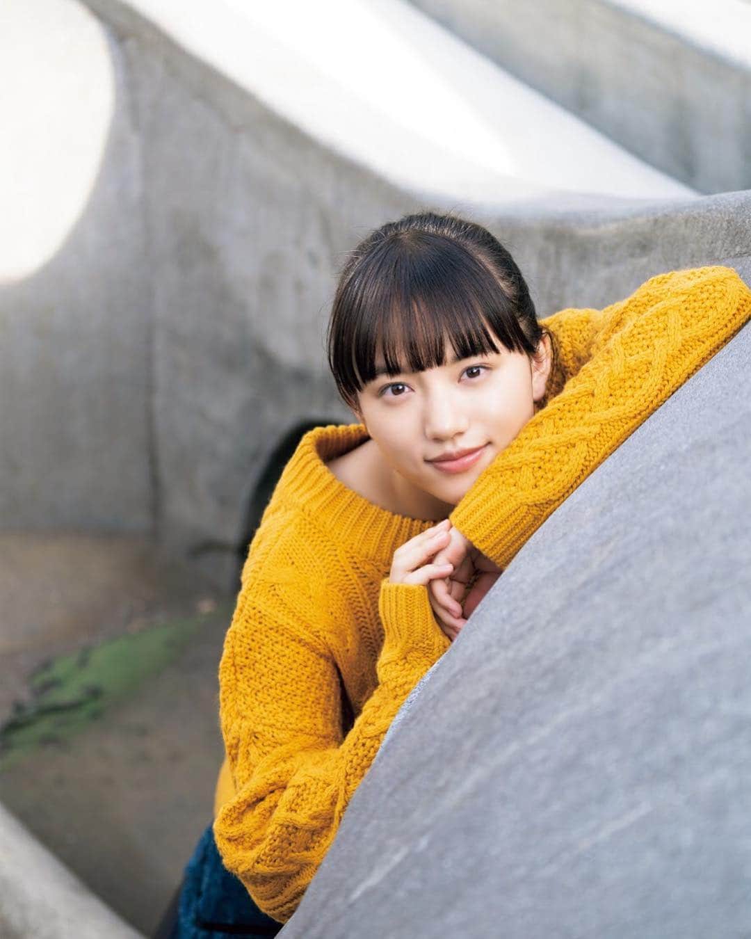 週刊少年マガジンのインスタグラム：「1月23日発売の「週刊少年マガジン」8号に、 #伊織もえ さんと、#清原果耶 さんが登場！﻿ ﻿ ＜巻頭グラビア＞﻿ ファースト写真集『ぼくともえ。』いよいよ発売！ 至極のセクシーカットを10Pの大ボリュームでお届け！﻿ ﻿ 撮影／細居幸次郎﻿ スタイリング／森千鶴子﻿ ヘアメイク／住本彩﻿ デザイン／平原史朗﻿ ﻿ ﻿ ﻿ ﻿ ＜巻頭グラビア 第２弾！＞﻿ 「第97回全国高校サッカー選手権大会」の応援マネージャーを務めた清原果耶さん。映画やドラマにも引っ張りだこで、今後の活躍から目が離せない！ 業界大注目の若手女優が、マガジン初登場です！﻿ ﻿ 撮影／HIROKAZU﻿ スタイリング／井阪恵﻿ ヘアメイク／面下伸一﻿ デザイン／坂上和也（banjo）﻿ ﻿ ﻿ ﻿ ﻿ ﻿ ﻿ ﻿ ﻿ ﻿ ﻿ ﻿ ﻿ ﻿ ﻿ ﻿ ﻿ ﻿ ﻿ ﻿」