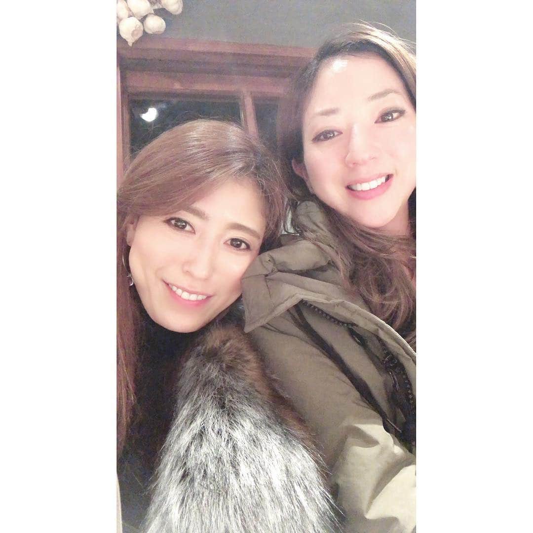 佐藤友香さんのインスタグラム写真 - (佐藤友香Instagram)「Happy friday🍀✨✨ 大人になって仲良くなる友達はなかなかいないのだけれど、なんかね、とっても好きよ😘 #tgif」1月26日 2時29分 - yuka_sato__