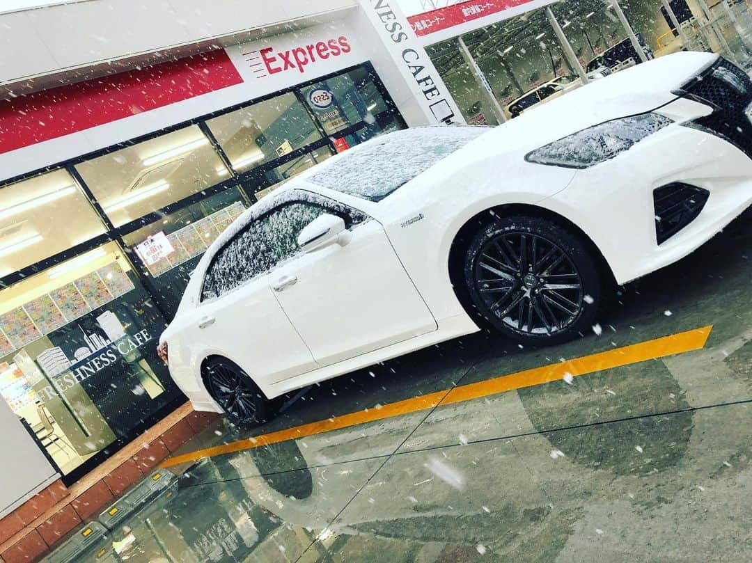 樋越優一さんのインスタグラム写真 - (樋越優一Instagram)「雪が降らなくなるのを待って洗車しようしたら逆に積もってしまった😓笑笑 洗車はお預け😭‼️ #クラウンアスリート #クラウン210  #洗車好きな人と繋がりたい #洗車が趣味」1月26日 17時21分 - higoshi106