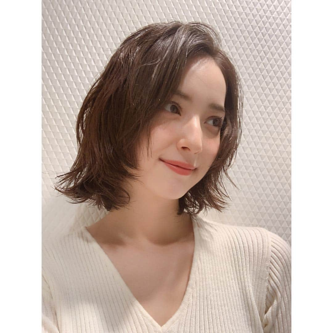 佐々木希さんのインスタグラム写真 - (佐々木希Instagram)「はじめての ウルフ×パーマ。 朝が楽になりました。  毎度、まるちゃんと いかに楽でオシャレなヘアーに出来るか、話し合ってます☺︎ 少し様子みて、近々もう少し切るかも。  #air #NEWヘアー #ウルフ #パーマ」1月26日 18時02分 - nozomisasaki_official