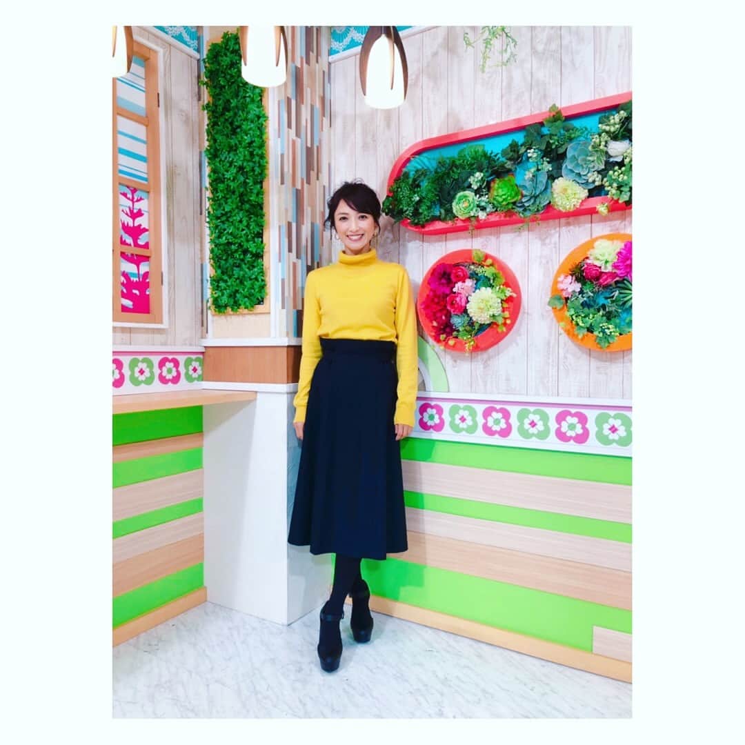 望月理恵さんのインスタグラム写真 - (望月理恵Instagram)「今日のズムサタの衣装✨  やっぱりハイネックは あったかい〜。 皆さんも首を冷やさないように。」1月26日 9時55分 - mochiee28