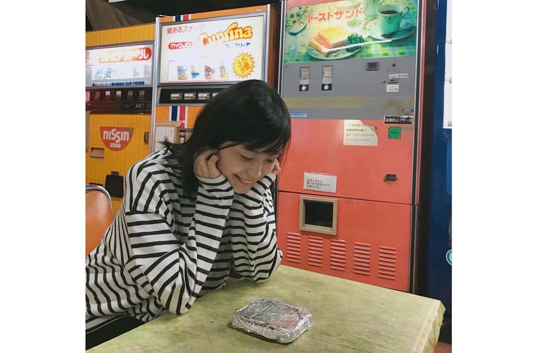 深川麻衣 さんのインスタグラム写真 - (深川麻衣 Instagram)「日本ボロ宿紀行 ご視聴いただきありがとうございました！ 第1話の舞台は、新潟県燕市の「公楽園」✨ 劇中で出てきた自販機のトースト。 自販機といってもあなどるなかれ。 美味しくて実は撮影後にもう1枚食べてしまった…🙊笑 公楽園に行った際はぜひ食べてみてください！ そして、2人の旅はまだまだ続きます。 これからの龍二と春子の行方を、皆さまにも見守っていただけたら嬉しいです(^ ^) （TVerで見逃し配信もあります〜。）」1月26日 12時12分 - fukagawamai.official