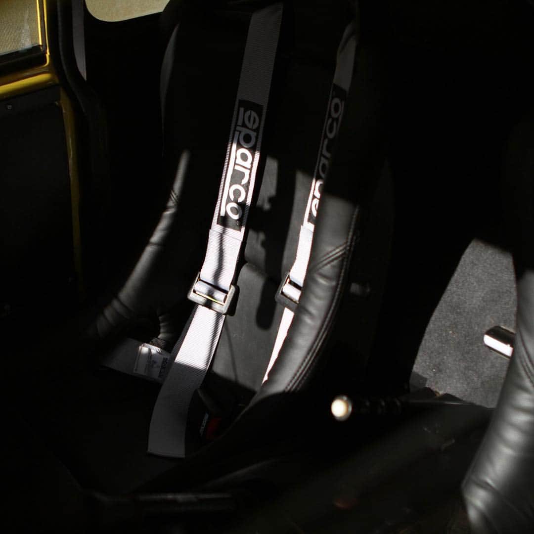 マイケル・ブラマンテのインスタグラム：「The spirit of a race car #mini #mini cooper #lowered #racecar #stanced」