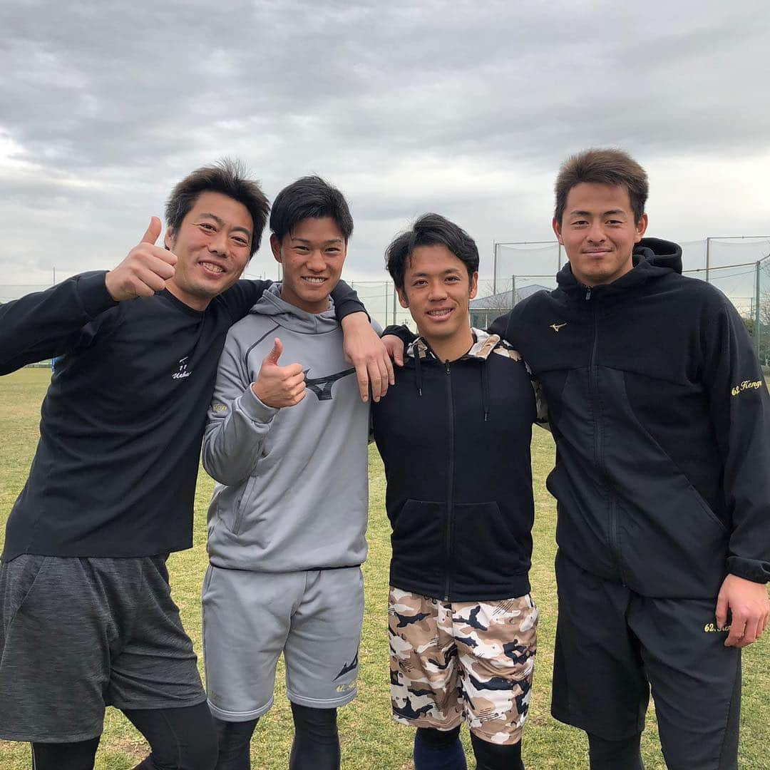 高橋奎二のインスタグラム：「1月9日から参加した上原さんの自主トレ 昨日で終わりました。 色々なことを学べたと思います。 学んだことを今季しっかりいかしていきたいと思います。 しっかり活躍できるように頑張ります！  #上原浩治さん #小川泰弘さん #田川賢吾さん」