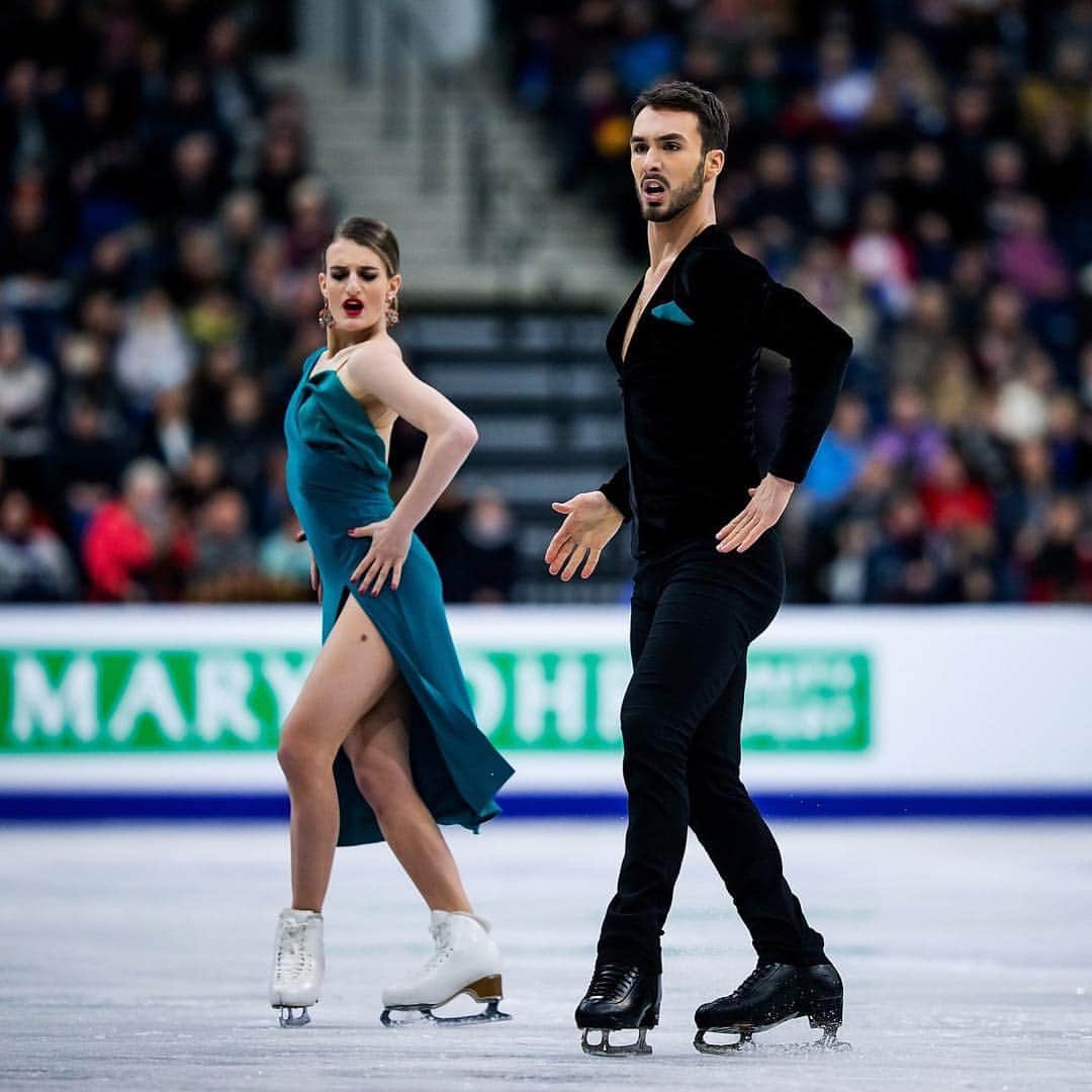 ガブリエラ・パパダキスのインスタグラム：「Thank you Minsk, see you again tonight 🧚‍♀️💙 #EuroFigure2019 #PapadakisCizeron」