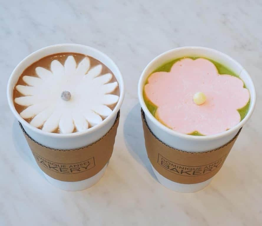 ドミニクアンセルベーカリーさんのインスタグラム写真 - (ドミニクアンセルベーカリーInstagram)「We're serving up our beautiful Blossoming Hot Chocolate and Sakura Matcha Latte at Daimaru Sapporo from January 16th to 29th! Come visit us and watch as our flower marshmallows "bloom" inside of a cup of our homemade hot chocolate and matcha latte, revealing a little bonbon surprise inside. Excited to kick off our @DABJapan Pop-Up at Daimaru Sappro from January 16th through 29th, where we’ll be serving up our Cookie Shots in two flavors, including one of our favorites seen here: our Snicker Doodle Cookie Shot with homemade Strawberry Milk! See you soon, Sapporo! #CookieShot #DABJapan #DominiqueAnselBakery  大丸札幌店１Fにドミニクアンセルベーカリーの期間限定ショップを開催中。 1月29日までの期間、SNSでも話題の花咲くホットチョコレートと抹茶ラテも体験いただけます。皆様のご来店をお待ちしております。#ドミニクアンセルベーカリー #ドミニク #大丸札幌 #北海道」1月26日 15時56分 - dabjapan