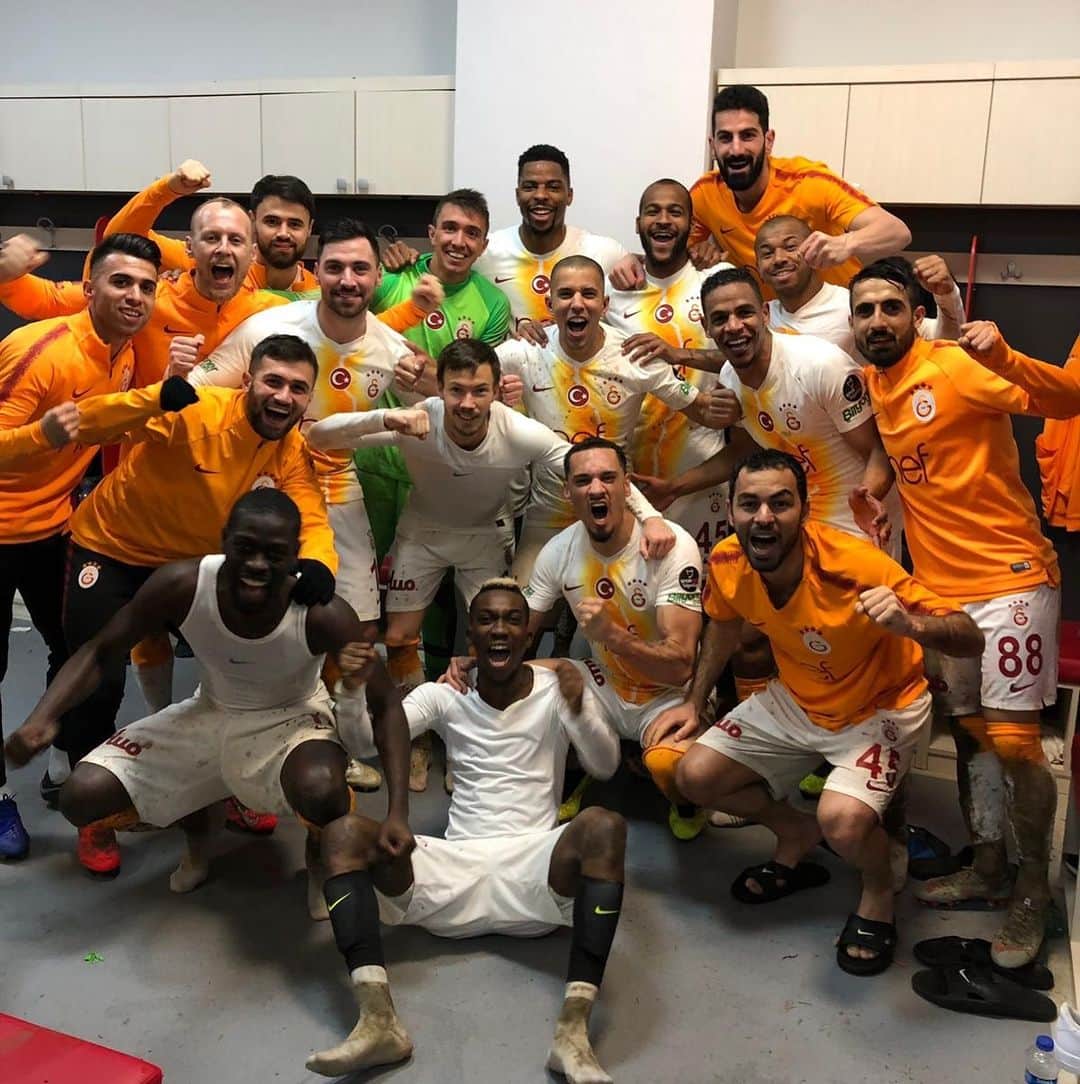 マルティン･リネスのインスタグラム：「Bravo takim ❤️💛」