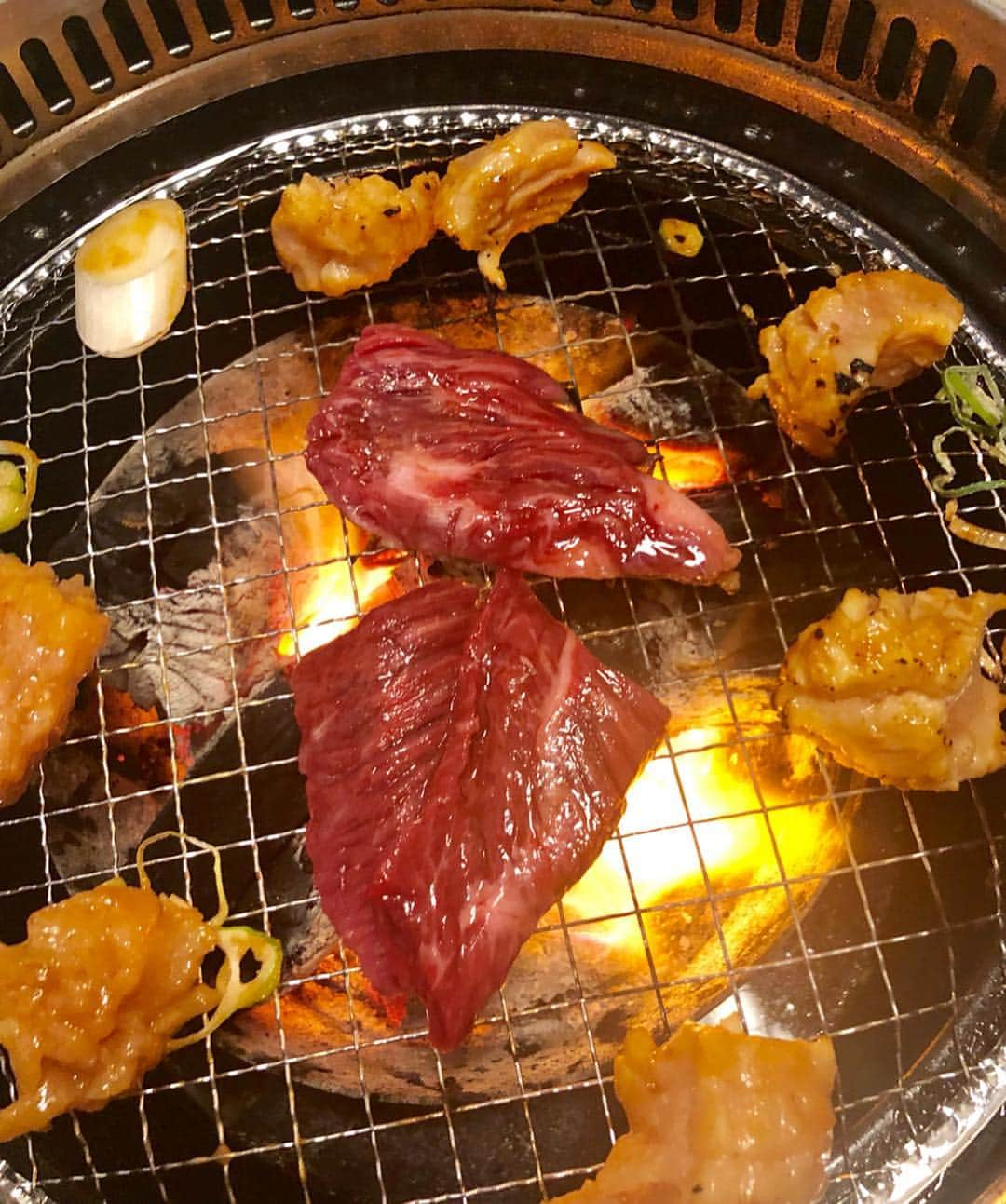 濱野りれさんのインスタグラム写真 - (濱野りれInstagram)「Yakiniku 'Kinryuzan' #Reservation ➡︎ Half a year #Taste ➡︎ A The exterior of the building is a Japanese traditional house. You can have fun premium meat with casual style😊💓 But it's very difficult to get reservation😂 . . 超予約困難焼肉店...🤤🌸 お肉食べるのも焼くのもすき🥺 . . #rirelog#kinryuzan#shirogane#yakiniku#wagyu#wagyubeef#kobebeef#tokyoeats#toptokyorestaurants#tokyogourmet#lovetoeat#eatlover#tabelog#炭焼金竜山#金竜山#焼肉#焼肉屋#予約困難#食べログ高評価#食べログ4##六本木グルメ#グルメ記録#東京グルメ#ハラミ#レバー#上タン」1月26日 19時38分 - riregram