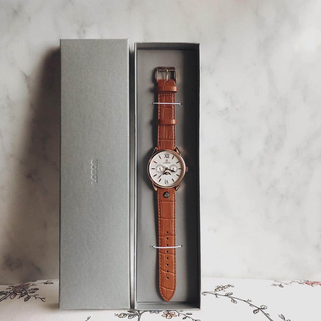 鹿の間さんのインスタグラム写真 - (鹿の間Instagram)「春も近いのでloborのピンクゴールド腕時計 上品なデザインで可愛らしい時計は初めて これから毎日つけたい ・ 10%割引のクーポンコード【rhodon41】 #ロバー #時計 #腕時計 #lobor #腕時計くら部 #腕時計好き  http://lobor.jp/」1月26日 20時13分 - rhodon41