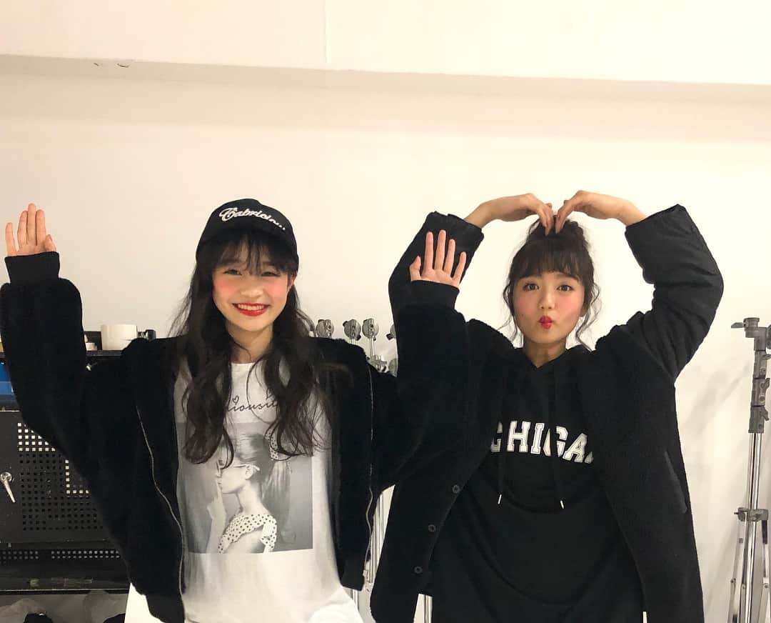 ニコ☆プチのインスタグラム：「. そのポーズなに？🤔笑 #林芽亜里  #阿部ここは  #めあここ」