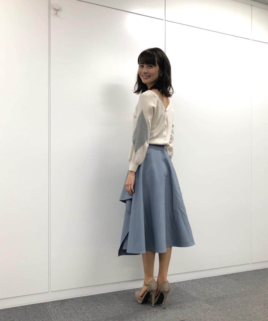 高見侑里さんのインスタグラム写真 - (高見侑里Instagram)「◡̈♥︎ こちら、BS11の衣装です☺︎ トップス…#WILLSELECTION スカート…#Swingle ピアス…#grosse パンプス…#FLAGJ」1月26日 20時47分 - yuri_takami_official