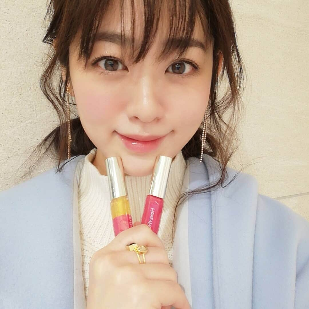 池田裕子さんのインスタグラム写真 - (池田裕子Instagram)「ハニーロアのリップグロス、気に入りすぎて2本目GET😚 はちみつ美容液入りで本当に乾燥しない〜🍯 はちみつの優しい香りも大好き😍 2層なのが可愛いけど、混ぜて使うのです…  #ハニーロア #ハニーラスターr #ハニーラスター #エリザ #ミルトニア #リップグロス #cosmetics #はちみつ #ベキュアハニー」1月26日 20時42分 - kurimushiyoukan