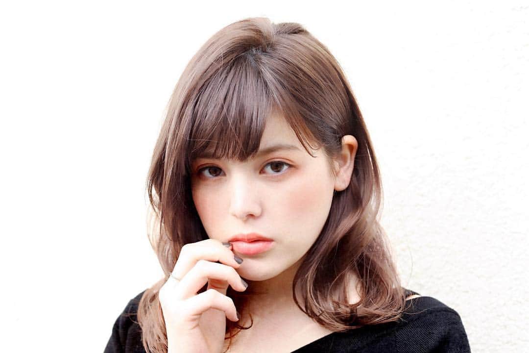 渡部幸也のインスタグラム：「本日ヘアメイク業から戻り、明日からサロンに復活します✂︎ そして明日は営業時間前から終わりまで、ご予約完売本当にありがとうございます‼️ 頑張りますので、よろしくお願いします🙇  そして今回のヘアメイク業の一部はすぐに色々な場所でSNSやネットニュースになっていて、今の情報の早さに本当に驚かされました✨【CHANEL 2019年春夏 オートクチュール】  他のお仕事のパリの思い出は、オフィシャルがでたら写真でも載せようかなと📸  それでは明日からまた、皆さまご予約、お待ちしています🙇✂︎🙇 #ヘアスタイル #ヘア #髪型 #ヘアカタログ #ヘアセット #ヘアアレンジ #パーマ #カラー #ヘアカラー #hair #グラデーションカラー #代官山美容室 #代官山美容院 #美容学生 #サロン #中目黒美容室 #中目黒美容院 #モデル #サロンモデル #lala__hair #ヘアメイク #メイク #中目黒 #代官山 #恵比寿 #渋谷 #ar_magazine #murua #emoda #snidel」