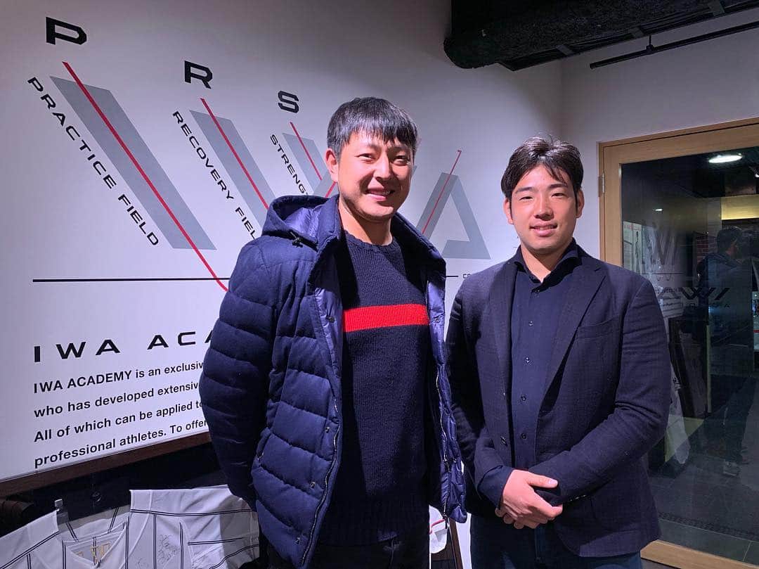 岩隈久志のインスタグラム：「菊池雄星選手が会いに来てくれました(*^^*) 素晴らしい人格者だと感じ、更に応援したい気持ちと共に、僕も頑張って３月に東京ドームで再会したいと思いました！ 会えて良かったです！  Good to see you Yusei! He is super nice guy! I hope his success and I’m looking forward to seeing him in March!」