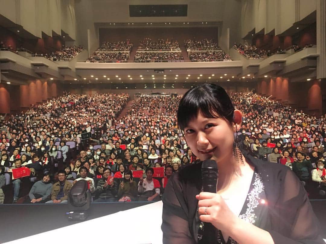 絢香さんのインスタグラム写真 - (絢香Instagram)「静岡公演 盛り上がったぁー！ 楽しかったよ〜ありがとう😆 #30 y/o #tour #静岡公演 #8本目 #貴奈さん #かっこよかった #ありがとう」1月26日 21時15分 - ayaka_official_jp