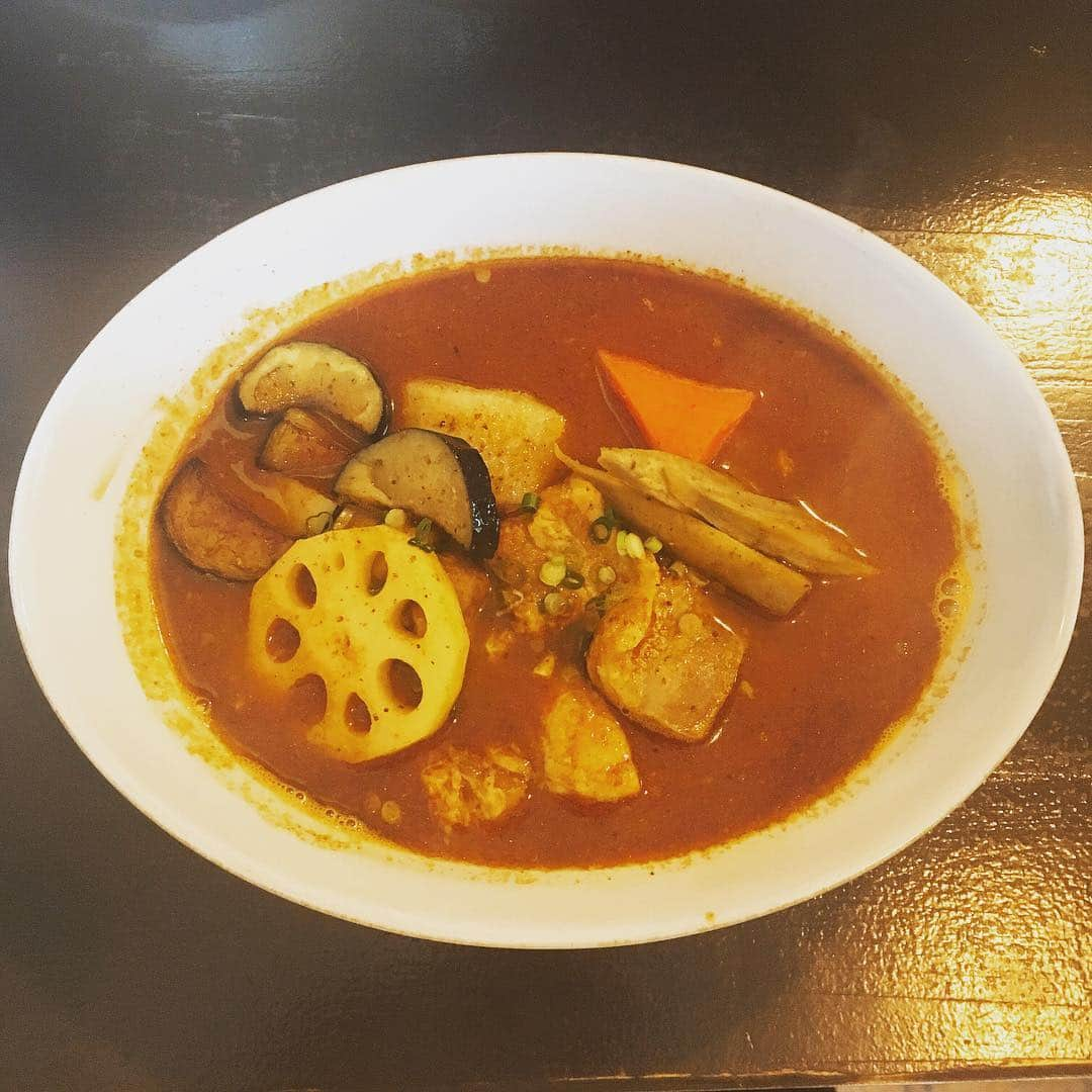 YUKA さんのインスタグラム写真 - (YUKA Instagram)「お昼は スープカレー「暁」へ❣️ 美味しすぎて、 スパイスパワーで 声が出た出た！！！ 札幌公演も最高に楽しかった😍  #moumoon #OFUTARISAMA #スープカレー #currylover #札幌」1月26日 21時43分 - yukamoumoon