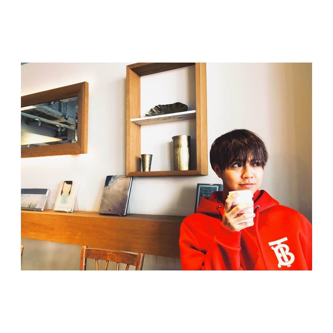 片寄涼太さんのインスタグラム写真 - (片寄涼太Instagram)「I got myself a new hoodie…🔴☕️」1月26日 22時16分 - ryota_katayose__official