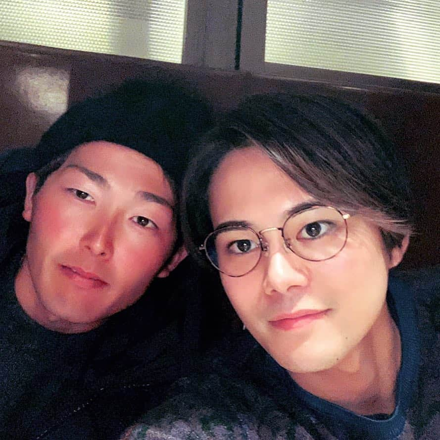 源田壮亮さんのインスタグラム写真 - (源田壮亮Instagram)「#近藤雄介 #俳優 #かっけー #もう一回言うかっけー #肌白い #ちゃんと太陽光浴びてますか #焼肉食べました #今年もお互い頑張ろう」1月26日 22時24分 - gendagenda6