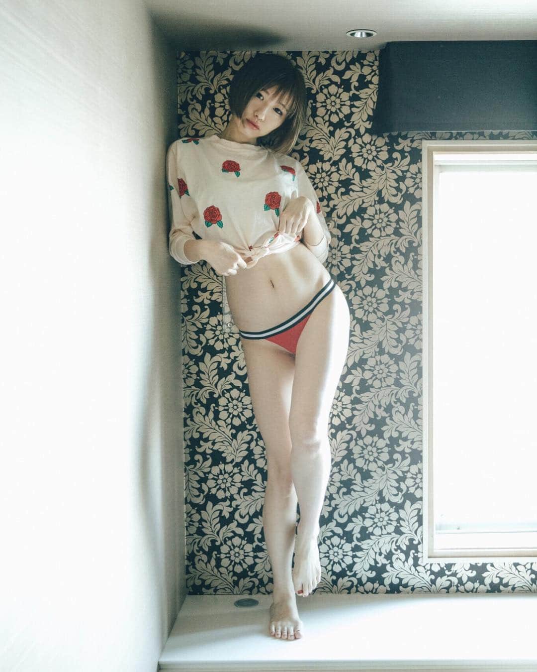 駒井まちさんのインスタグラム写真 - (駒井まちInstagram)「アルバムに写真を追加する感覚で﻿ インスタをアップしてるので﻿ 特に内容が思い浮かびません🙃﻿ ﻿ 寒いので皆さん風邪やインフルエンザに気をつけてくださいね❄️﻿ ﻿ #portrait#jp_portrait#jp_portrait部#japanesegirl#bikini#bikinigirl#bikinimodel#ポートレート#ポートレート女子#ポートレートモデル#🌹」1月26日 22時56分 - _komaimachi_