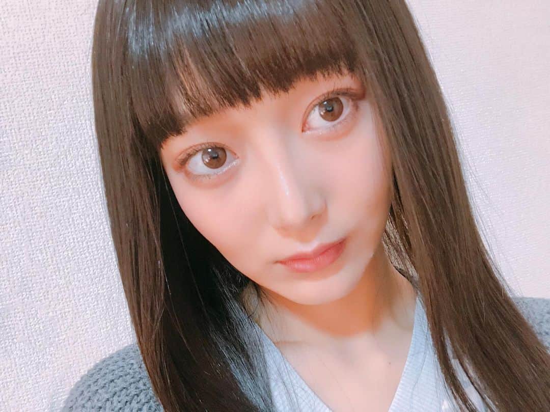 のインスタグラム：「🙈🙈🙈 . かつら。 . うん、ヅラ。笑 . お仕事でね、色々かぶります。🤪 . 昔はずーっとこんな髪型だったよね。 昔から私のこと知ってる人は懐かしいよね？🤔笑」