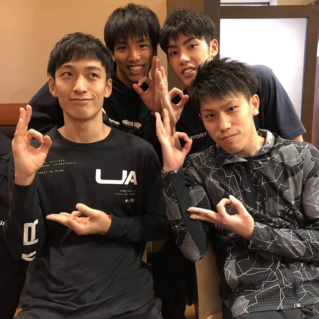 小野遥輝さんのインスタグラム写真 - (小野遥輝Instagram)「. 20190126 目標の1つの同期4人でコートに立つことができた記念すべき日になりました😤 3leg始まりました！リーグ優勝に向けてまだまだ頑張ります👊」1月26日 23時58分 - haruki_man