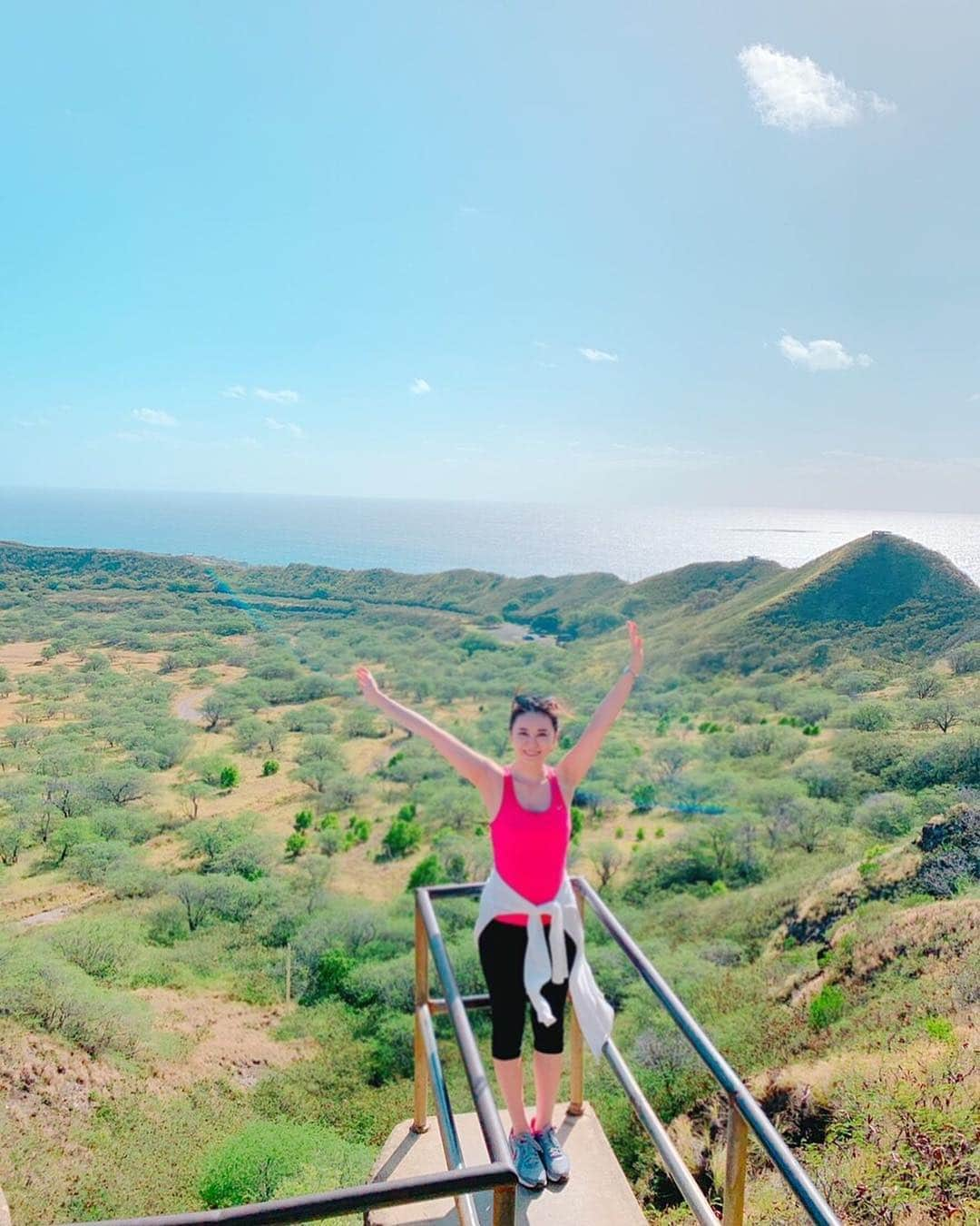 瀧口友里奈さんのインスタグラム写真 - (瀧口友里奈Instagram)「・ ・ Good morning🌈🕊 ・ ・ #hawaii  #diamondhead  #memory  #trip  #photography #photo  #green #blue  #sunshine  #naturephotography #naturelovers  #素敵な日曜日をお過ごし下さい  #アナウンサー #キャスター #セントフォース #瀧口友里奈 #瀧口友里奈トラベル」1月27日 8時20分 - yurinatakiguchi