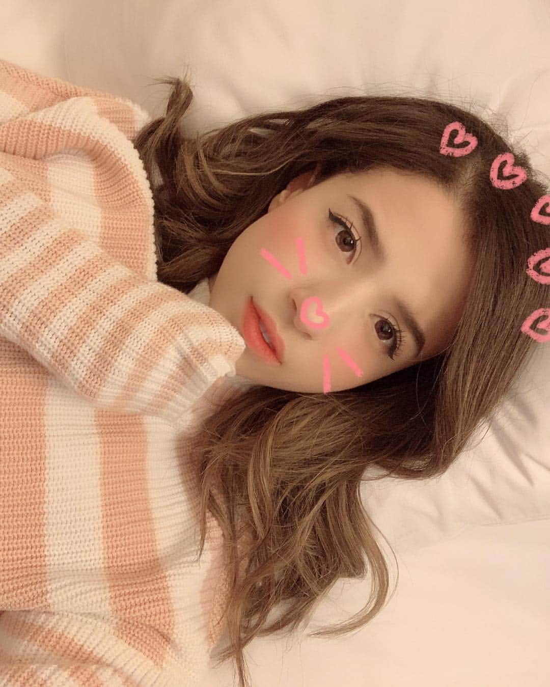 Pokimaneさんのインスタグラム写真 - (PokimaneInstagram)「Thanks for 3M Instafam❤️☺️ what are you up to right meow?」1月27日 8時28分 - pokimanelol