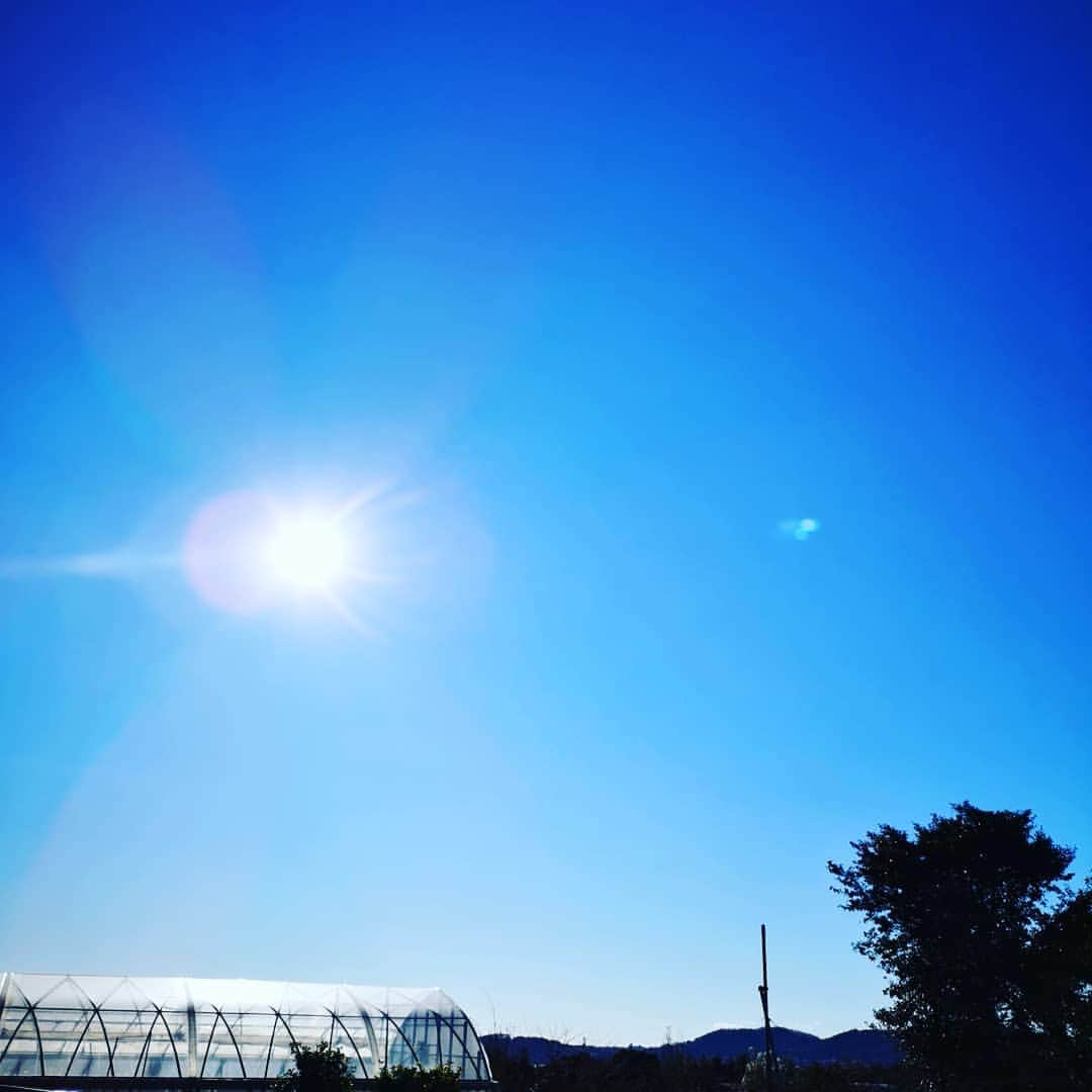 蛯原英里さんのインスタグラム写真 - (蛯原英里Instagram)「おはようございます！ 今日は家族で早起きをしてこれからあるところへ行ってきます！  #良い天気 #晴れ #富士山 #行ってきます #楽しみ💕」1月27日 9時30分 - eriebihara