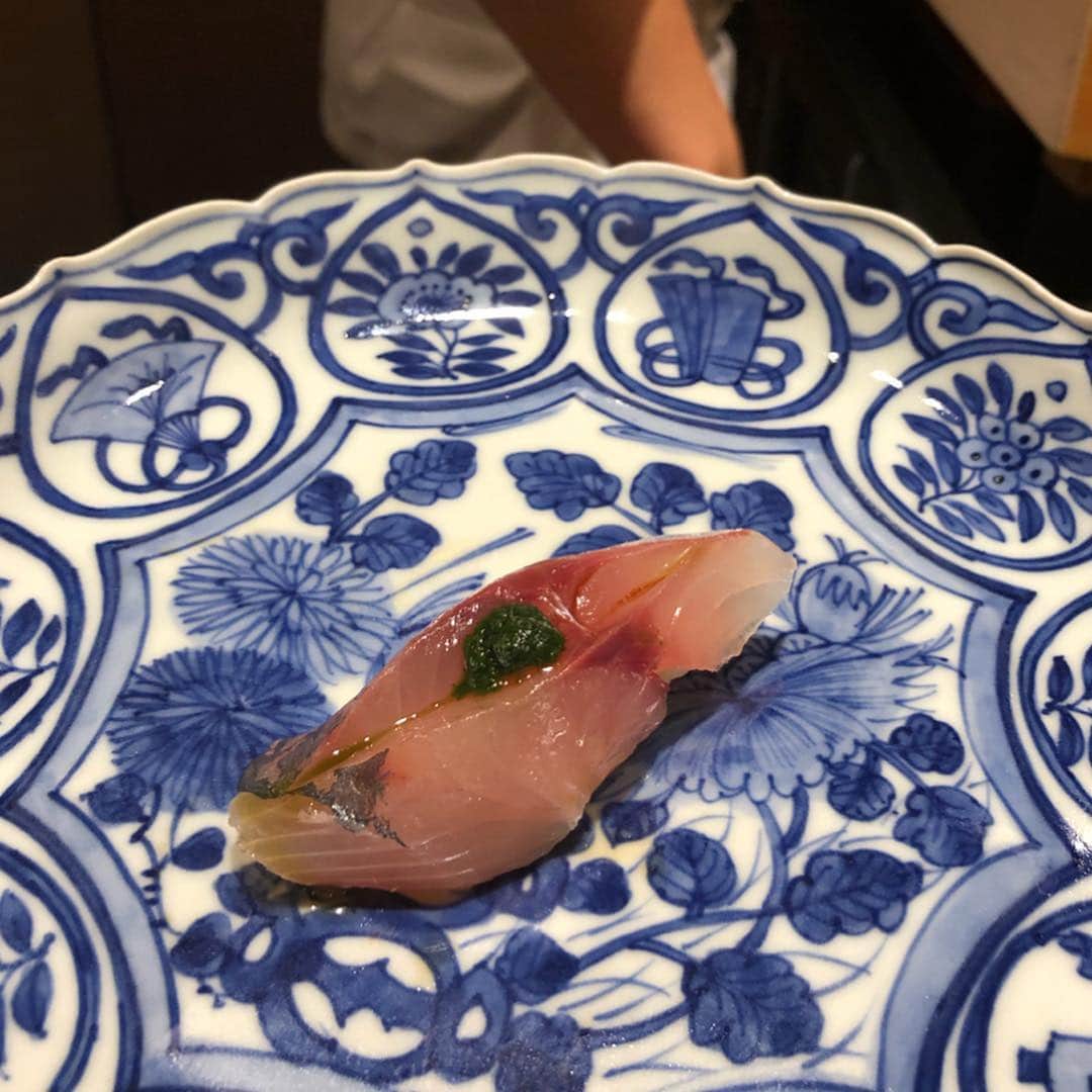 濱野りれさんのインスタグラム写真 - (濱野りれInstagram)「Sushi 'Saito' at Lunch time!! #Reservation ➡︎ - #Taste ➡︎ A＋ Thanks for Sunday opening🥺💓 With Chef Hashiba🌸 . . #rirelog#saito#sushisaito#akasaka #sushi#nigiri#tokyoeats#toptokyorestaurants#tokyogourmet#lovetoeat#eatlover#tabelog#michelinstar#michelinsushi#鮨さいとう#さいとう#赤坂グルメ#六本木グルメ#予約困難#食べログ高評価#食べログ4#お寿司#鮨#グルメ記録#すしすたぐらむ#東京グルメ#ミシュラン三つ星」1月27日 14時35分 - riregram