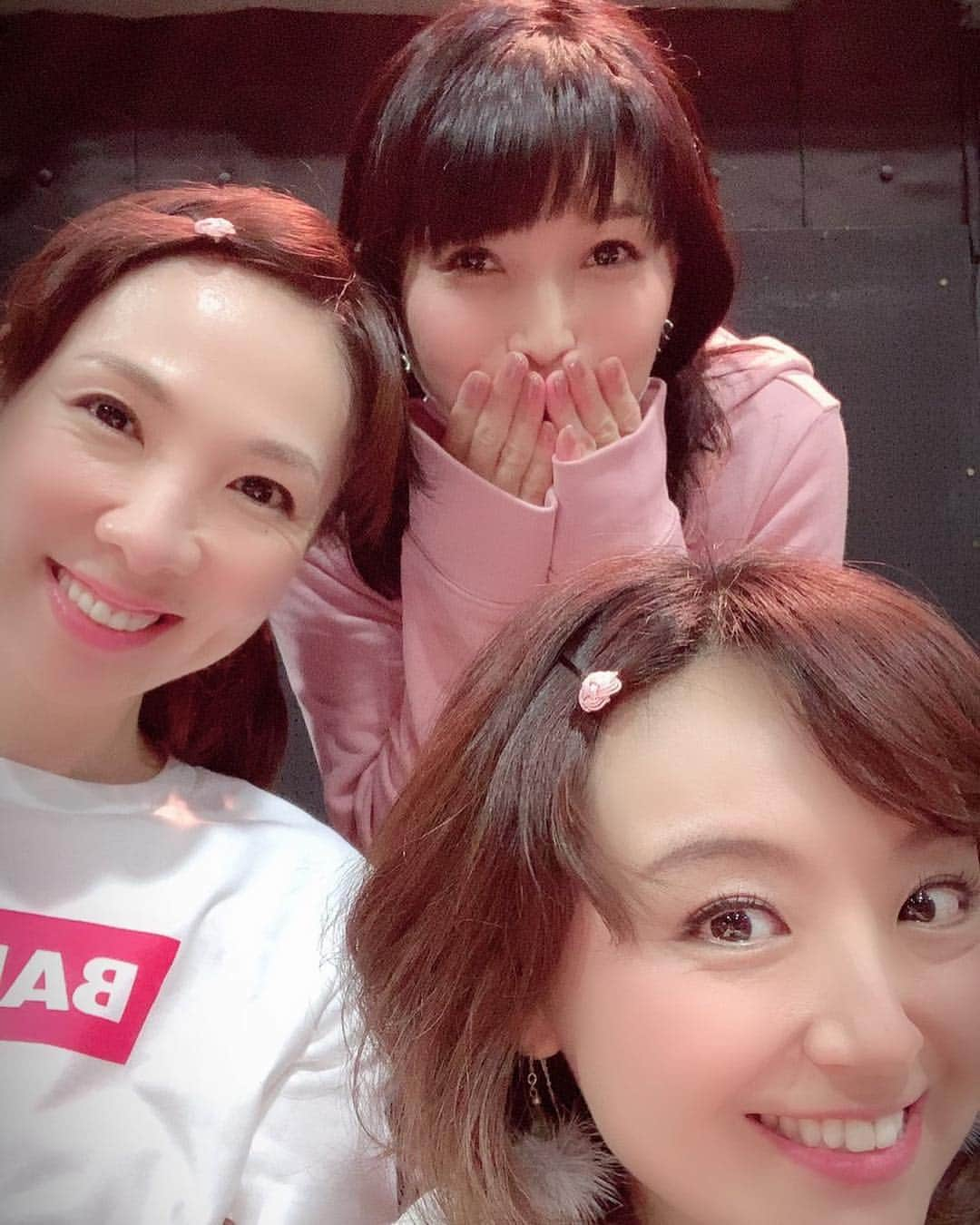 樹里咲穂さんのインスタグラム写真 - (樹里咲穂Instagram)「一昨日の話だけれど。。 えみつん(新田恵海ちゃん)がお仕事で行った長野のお土産にかわゆい髪留めをくれました💕💕 ピンクの水引でできた髪留めかわいいー😍ありがとぉー！」1月27日 14時58分 - juripyon1028