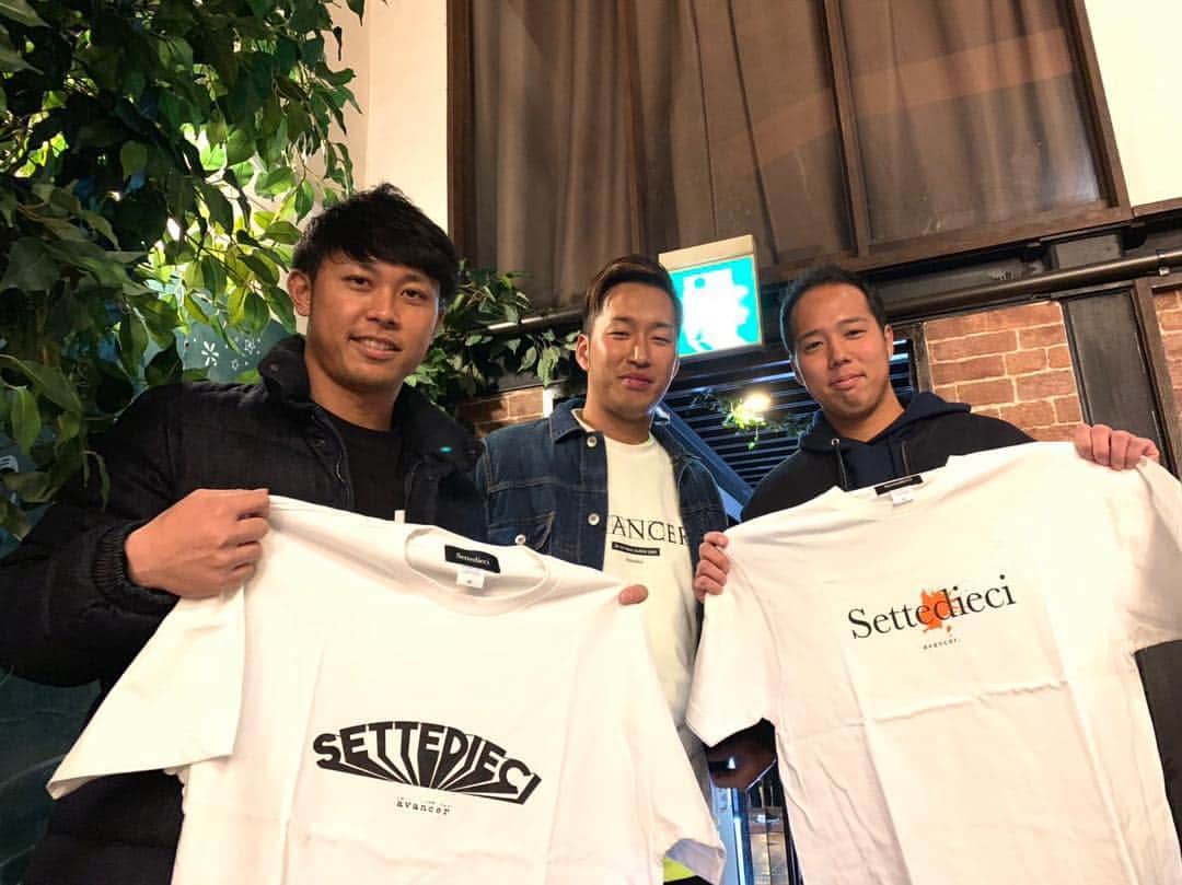 高山俊のインスタグラム：「西田7年間お疲れ様。 西田のファンミーティングに練習後少し行きました。 今年からスーツ屋をやるみたいで、このＴシャツが会社名です。 野球同様本気でやると言っていたので、みなさん是非。 #右に映ってる人は誰かわかりません」