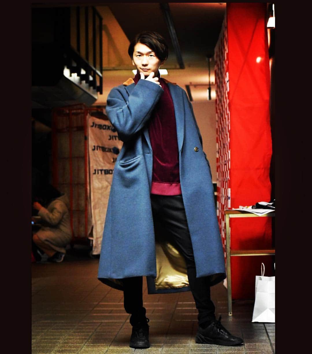 西村文男さんのインスタグラム写真 - (西村文男Instagram)「公式がとったこの写真 コートの色が良過ぎる件。 最近タイショット多め。 #タイショット」1月27日 19時13分 - fumionishimura