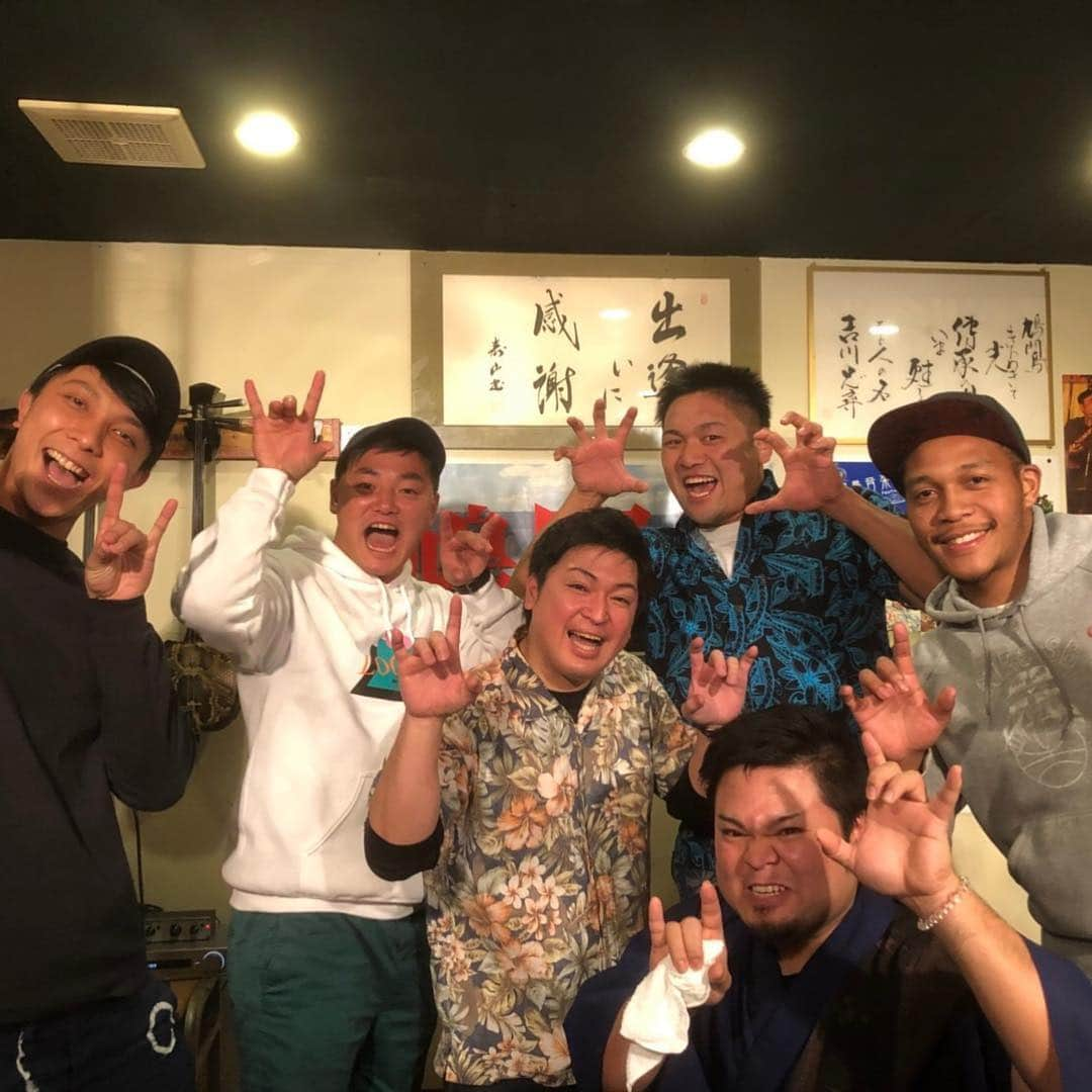 松島幸太郎さんのインスタグラム写真 - (松島幸太郎Instagram)「今回の旅は面白過ぎた！ 最高だった！  #うとぅいむち #鳩間島 #シャカマーン #尾崎ソーキそば一生食べる #くんにゃく #手相占い #こうじ変態 #松井飽き性 #尾崎全て否定される #松島人の話聞かない #って言われた #店に30分以上滞在 #のうち尾崎の部分25分 #尾崎恋愛に貪欲」1月27日 19時45分 - matsudesuyo