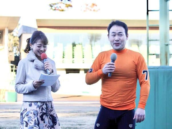 井上英里香さんのインスタグラム写真 - (井上英里香Instagram)「大宮競輪♡  本日最終日🚴‍♀️🚴‍♂️ . #細田愛未 選手が、L級ガールズ決勝で、完全優勝&地元初優勝❣️ . 自信もあったそう！ファンの皆さんの声援が後押しになりましたと、丁寧に感謝の気持ちを伝えていました😋✨ . . A級チャレンジは、20才のルーキー#嵯峨昇喜郎 選手‼️3節連続完全Vで、ついについに特別昇班ゲット🙆‍♂️ . 少々照れながらインタビューに答える様子が、初々しくて可愛らしかったです😋✨ . . A級戦は#千澤大輔 選手が優勝🏅 . ファンの方々への対応が素晴らしかったのと、体全体で喜びを表現する姿、かなりイケてました😋✨ . . #競輪 #keirin #大宮競輪 #ガールズケイリン #girls #埼玉 #テレ玉 #バッハプラザ #mc #アナウンサー #🎤」1月27日 20時36分 - ribbonhome.erika