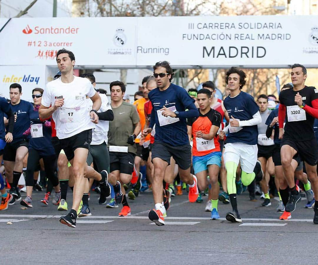 ラウル・ゴンサレスのインスタグラム：「III carrera solidaria @fundacion.realmadrid. Gracias a todos por la colaboración!!🏃🏻‍♂️💪🏻」