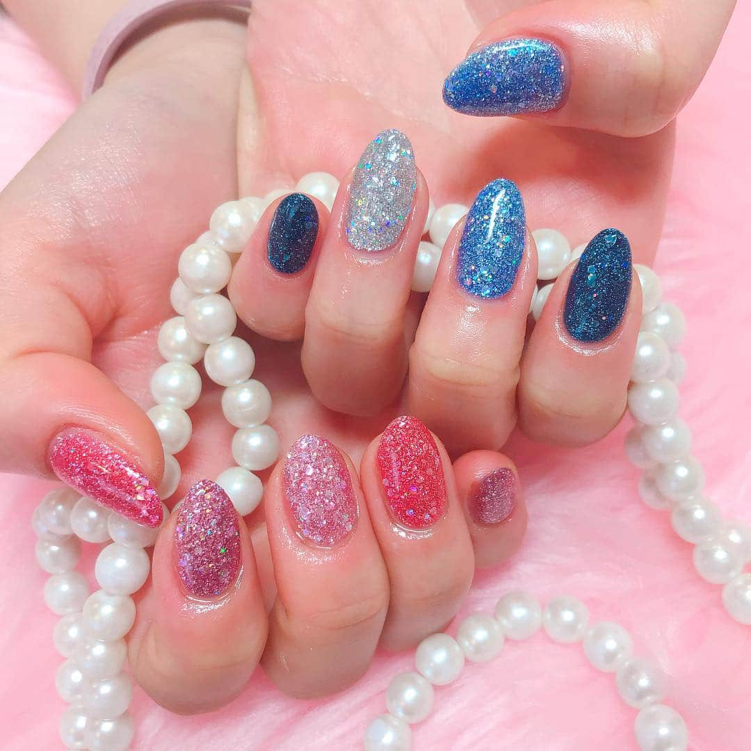 西野未姫さんのインスタグラム写真 - (西野未姫Instagram)「new nail💅💙💓💙💓 #ラメ #非対称ネイル  #ブルーネイル #モテる女になる」1月27日 20時56分 - nishinomiki_official