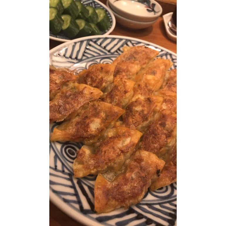 吉川亜樹さんのインスタグラム写真 - (吉川亜樹Instagram)「【餃子🥟巡り】 大好きなむっちゃんと 大好きな餃子巡り  2軒はしご 皮もちもち 具沢山でジューシーな餃子と パリパリ皮で 一口サイズの餃子 どっちも美味しかった❤️ #餃子#餃子巡り#食#food#instafood #instagram  #佐久間むつみ ちゃん #吉川亜樹」1月27日 23時09分 - yoshikawa_aki