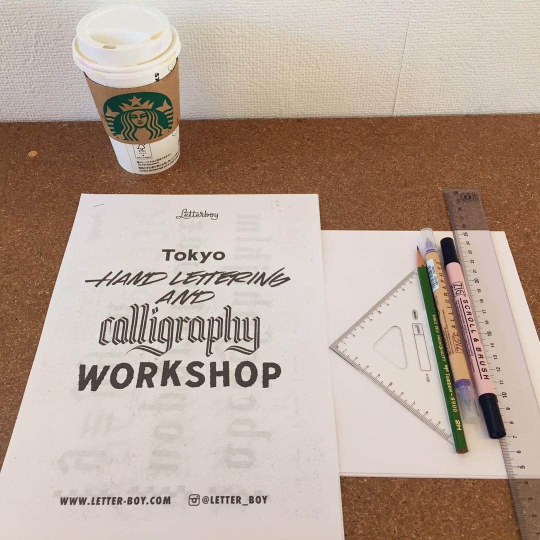 小雪さんのインスタグラム写真 - (小雪Instagram)「Letter boyのPeterさん(@letter__boy )主催のカリグラフィーワークショップに参加してきた。みっちり練習してきました…！こりゃ楽しい。とりあえず来週はパラレルペンを買いに世界堂に行く  I joined calligraphy workshop of Letterboy(@letter_boy ).」1月27日 23時27分 - marugaodesuyo