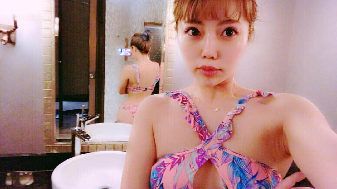 住谷杏奈さんのインスタグラム写真 - (住谷杏奈Instagram)「･ ･ この水着はこの前行ったファミリーセールで 300円だったの🤤✨ ･ ･ ･ ･ ･ #香港#hongkong#ritzcarltonhongkong  #pool#poolside#👙#水着#BIKINI#BIKINIGIRL #beautifulsky#beautifulsea#me#selfie  #beachwear#swimwear#お尻#🍑 #수영복#엉덩이#泳衣#肥臀 #ナン」1月28日 17時13分 - annasumitani