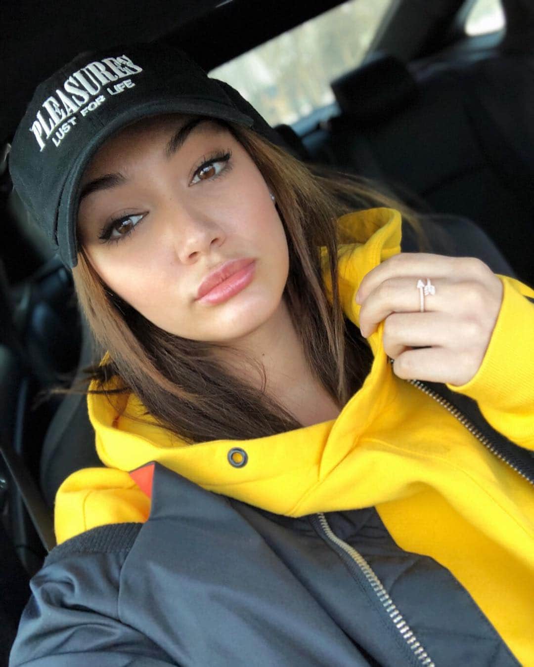 Misa Campoのインスタグラム：「just got a year brighter」