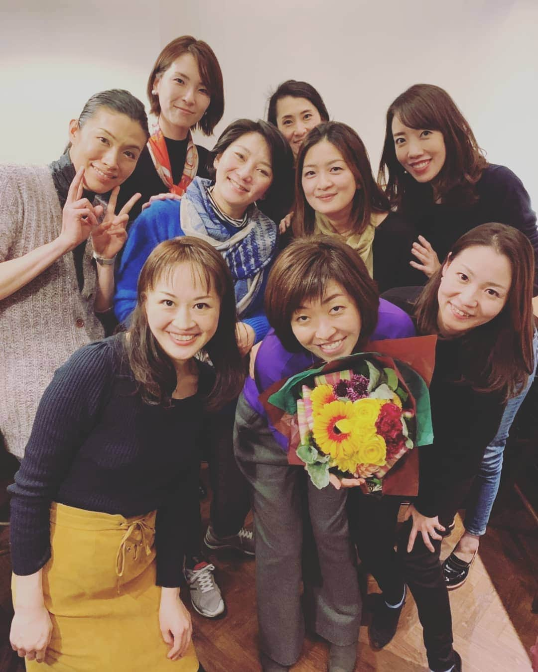 七帆ひかるさんのインスタグラム写真 - (七帆ひかるInstagram)「大好きな方々と新年会。  皆それぞれの道で頑張っているけれど、いつまでも変わらず大切な人達。 会うと元気になります(^-^) それにしても、皆声が大きい！ お腹の底から声を出す！ 沢山笑って体も心もエネルギー充電しました。  #大切な人 #宝塚og #宙組 #美郷真也 さん#天羽珠紀 さん#白河るり さん#真木薫 さん#甫純冴 さん#十輝いりす #大海亜呼 #香翔なおと #七帆ひかる #porcopiatto #御茶ノ水」1月28日 11時42分 - nanaho.hikaru