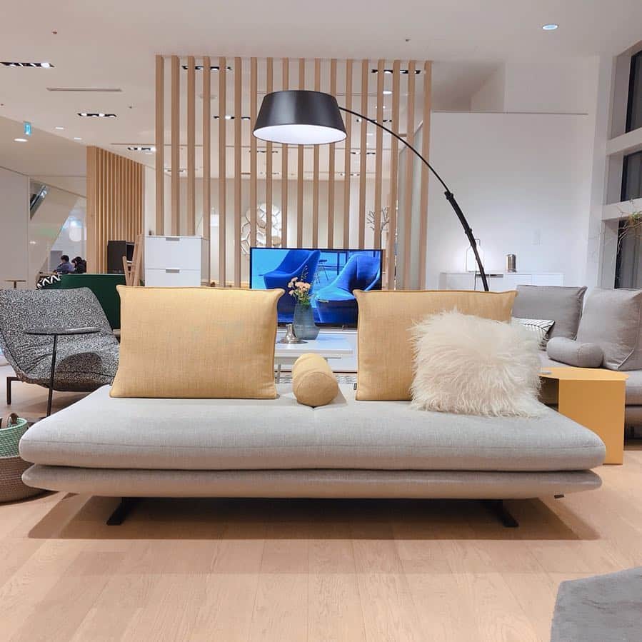 ligne roset shopのグルメインスタ