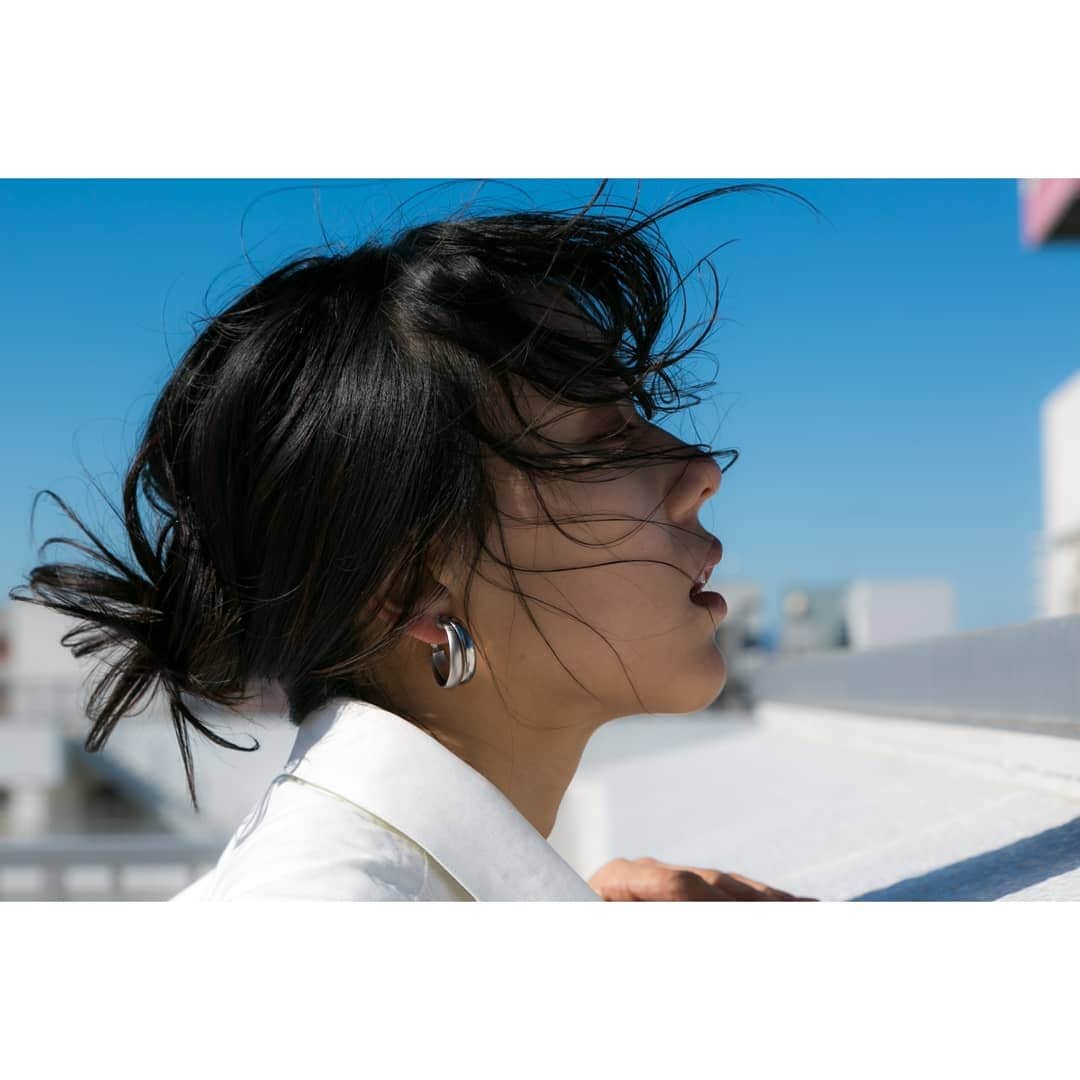 小野木里奈さんのインスタグラム写真 - (小野木里奈Instagram)「_ photo:@aikubo1995  hairmake&styling:@scimz0skk  earrings:@add.mm.official . . . #camera #photography  #portrait #earrings #indy_photolife」1月28日 13時06分 - rina_onogi