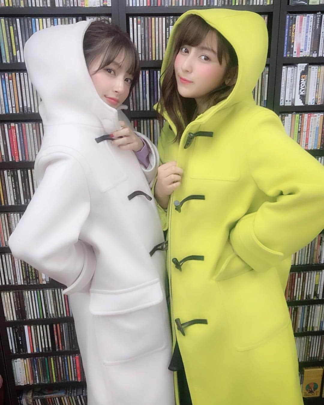 近藤萌恵里さんのインスタグラム写真 - (近藤萌恵里Instagram)「ケイラっちとコート被った🧥💗 #ダッフルコート  #milaowen  #出雲の涙」1月28日 14時58分 - moerii_25