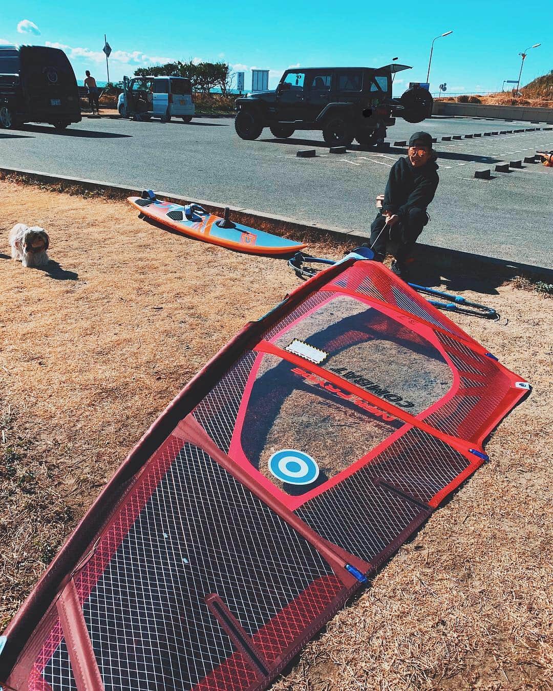 伊東大輝さんのインスタグラム写真 - (伊東大輝Instagram)「いやー今日は吹き過ぎて全然まともに乗れなかったw😹😭 用意したのは素敵な車と素敵な道具と素敵な仲間たち。w Thank you for the birthday gifts @neilpryde_wind 😜💙 #windsurf #windsurfing #surf #surfing #neilpryde #jpaustralia #quiksilver」1月28日 19時28分 - daikiitoh