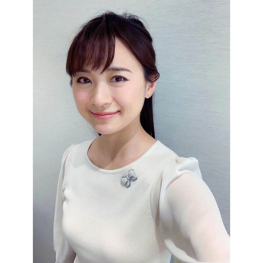 繁田美貴さんのインスタグラム写真 - (繁田美貴Instagram)「*＊ 今夜はBSテレ東で 21:00〜『ワタシが日本に住む理由』 22:00〜『日経プラス10』 ぜひご覧下さい！ #日経プラス10 #代打 #生放送 に向けて準備中 #今日は久々 #ハーフアップ」1月28日 20時18分 - handa_miki